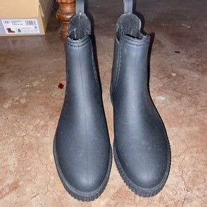 Black waterproof booties